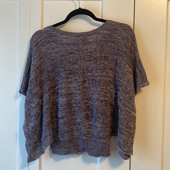 ✨ANY 2 FOR 15 ANY 3 FOR 20✨ Blue Distressed Batwing Sweater - Picture 7 of 9